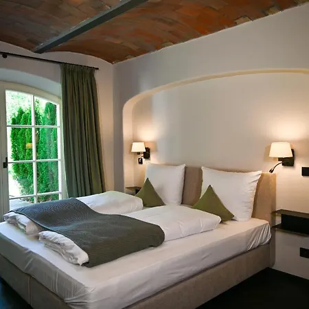 Riedern Suites شقة